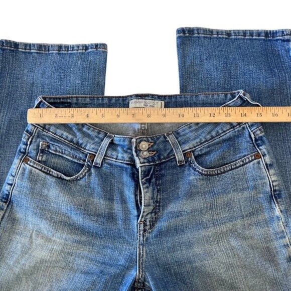 Women's Levis Blue Jeans, Medium Wash ,526 Slender Boot Cut, Size 6M - Picture 6 of 8